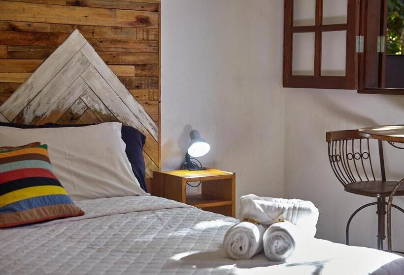 جناح مزوَّد بشرفة, Tiô Isolda Artes & Hospedaria