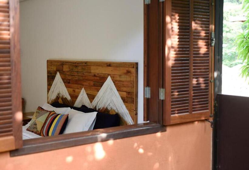 جناح مزوَّد بشرفة, Tiô Isolda Artes & Hospedaria