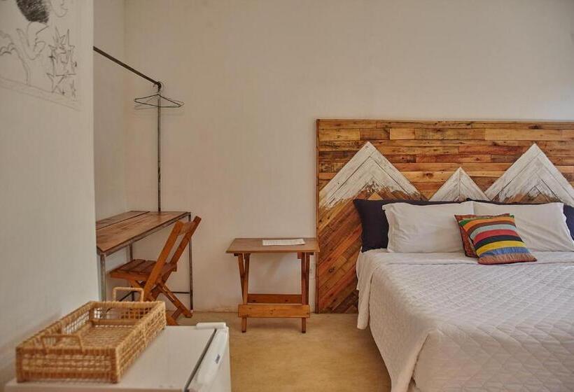 جناح مزوَّد بشرفة, Tiô Isolda Artes & Hospedaria