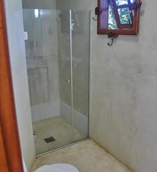 جناح مزوَّد بشرفة, Tiô Isolda Artes & Hospedaria