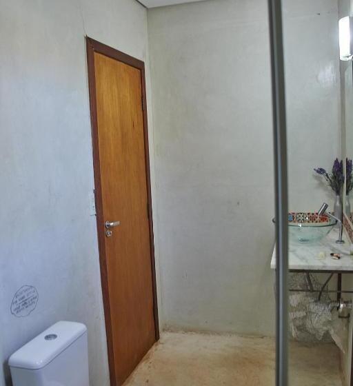 جناح سرير كينج, Tiô Isolda Artes & Hospedaria