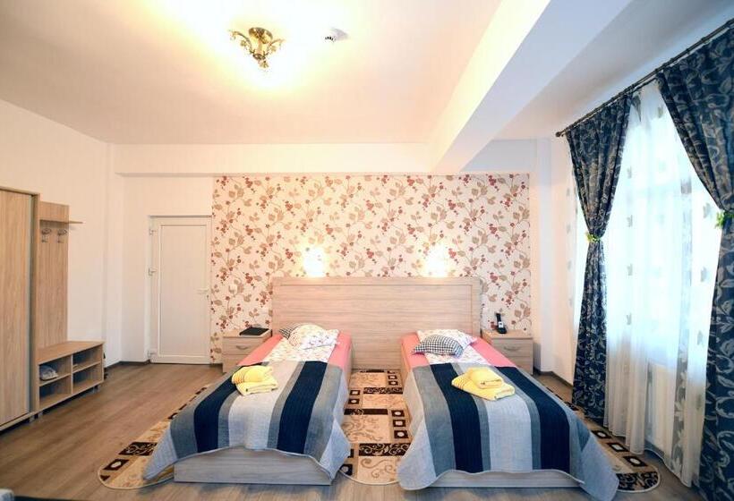 חדר סטנדרט לארבעה, Trident