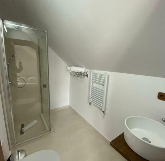 标准三人间, Pensiunea Teodora