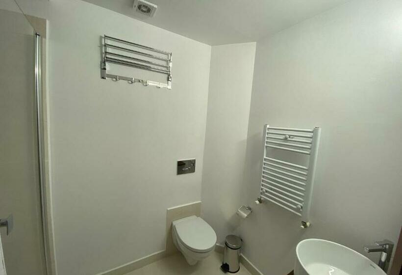 四人标准间, Pensiunea Teodora