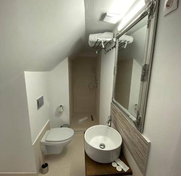 四人标准间, Pensiunea Teodora