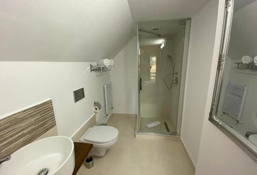 四人标准间, Pensiunea Teodora