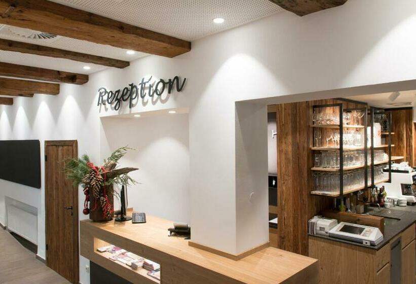 Balkonlu Süit, Landgasthaus Helpfauer Hof