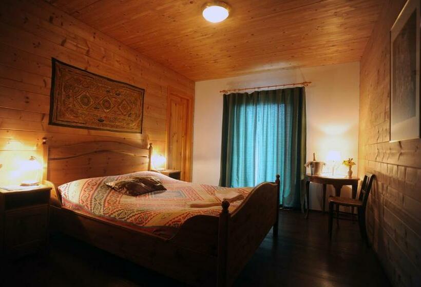 חדר סטנדרט לשלושה עם מרפסת, Eco Hotel Locanda Del Giglio