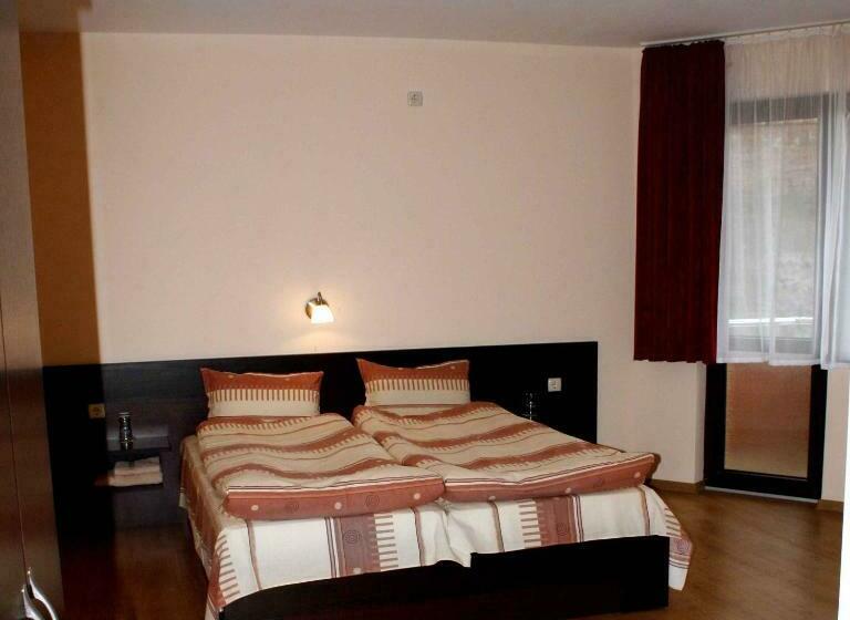 غرفة قياسية, Armira Family