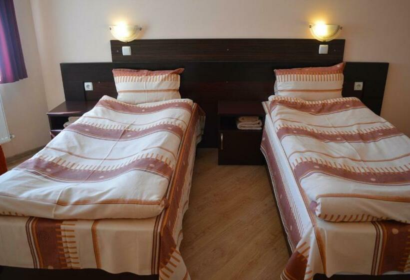 غرفة قياسية, Armira Family