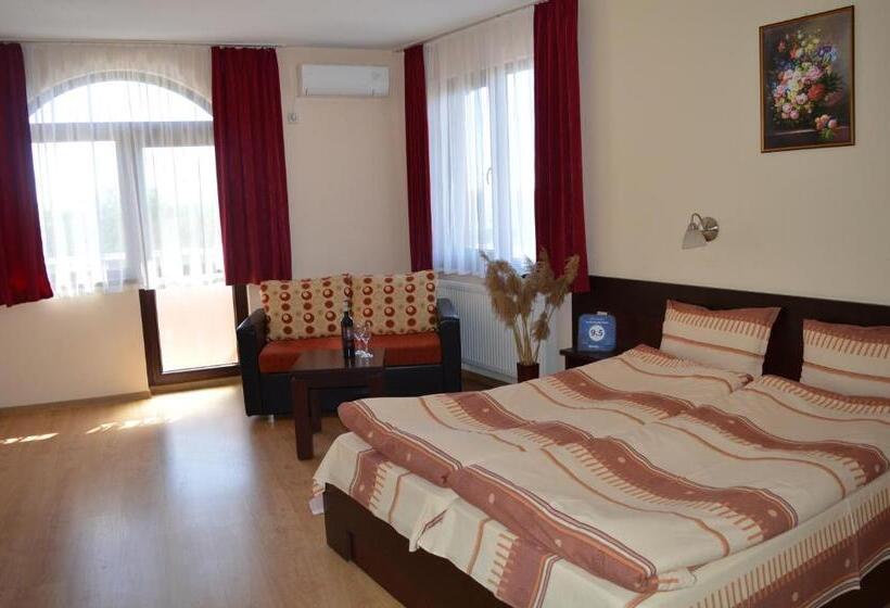 غرفة قياسية, Armira Family