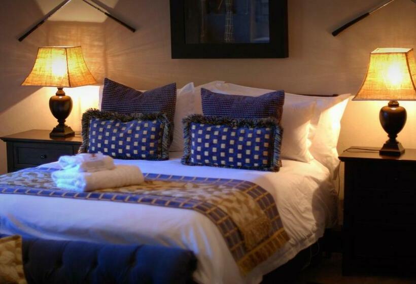 סוויטה אקזקיוטיב, Kathuhari Guesthouse