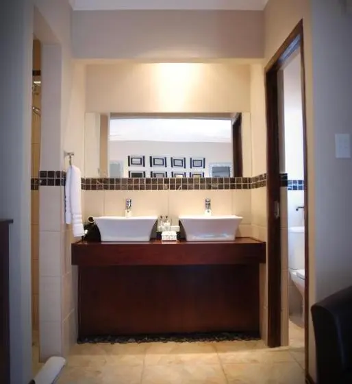 デラックススイート, Kathuhari Guesthouse