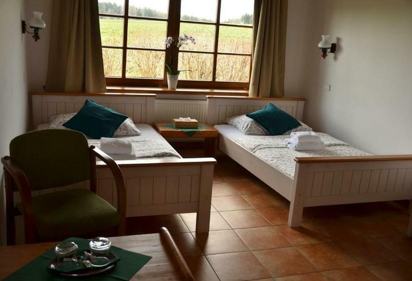 Standard Szoba, Na Statku Mirošov