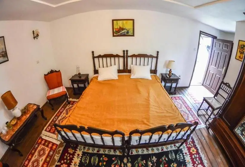 コンフォートルーム, Casa Veche