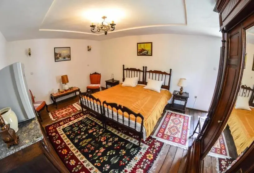 コンフォートルーム, Casa Veche