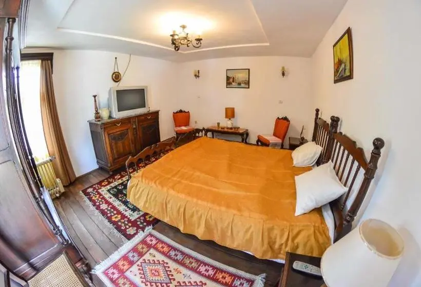 コンフォートルーム, Casa Veche