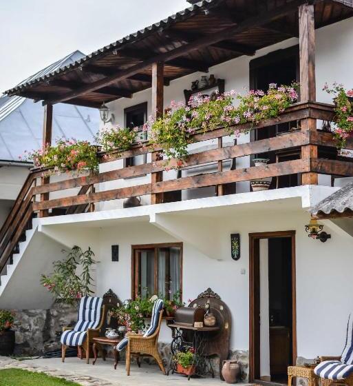 Классический Номер, Casa Veche