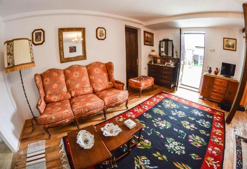 Классический Номер, Casa Veche