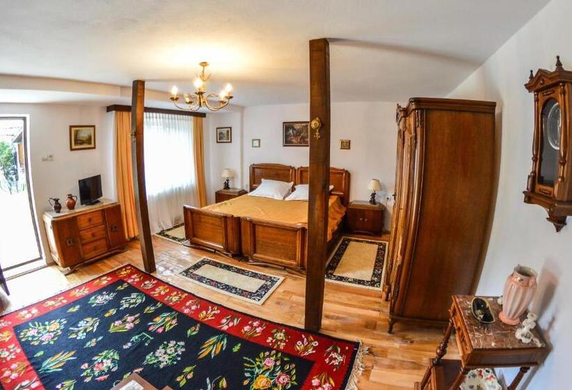 Классический Номер, Casa Veche