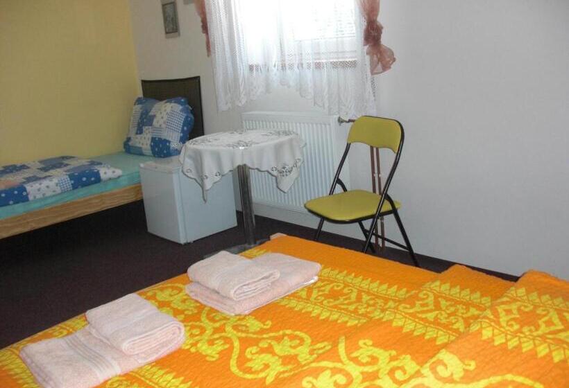 Номер Стандарт Трехместный, Penzion Aneta
