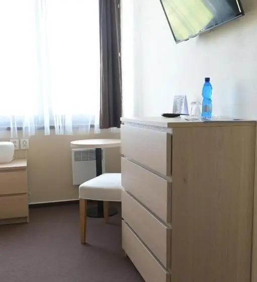 スタンダードシングルルーム, Penzion švýcarský Dům