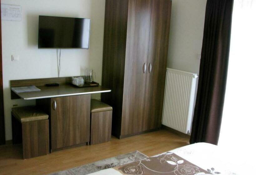 اتاق استاندارد با بالکن, Pensiunea Neredy