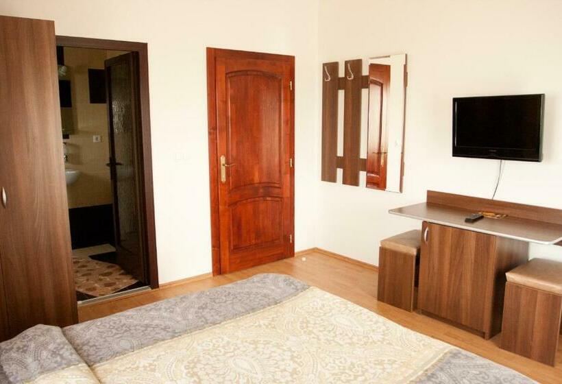 اتاق استاندارد با بالکن, Pensiunea Neredy