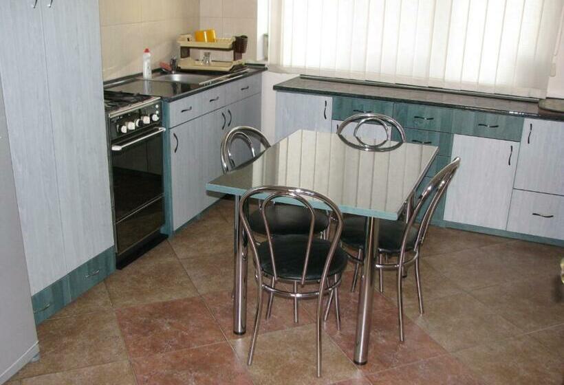 اتاق سوپریور, Pensiunea Neredy