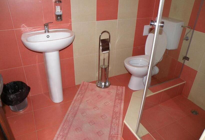 اتاق سوپریور, Pensiunea Neredy