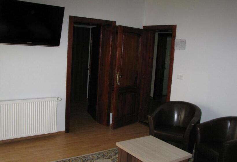 سوئیت 2 خوابه, Pensiunea Neredy