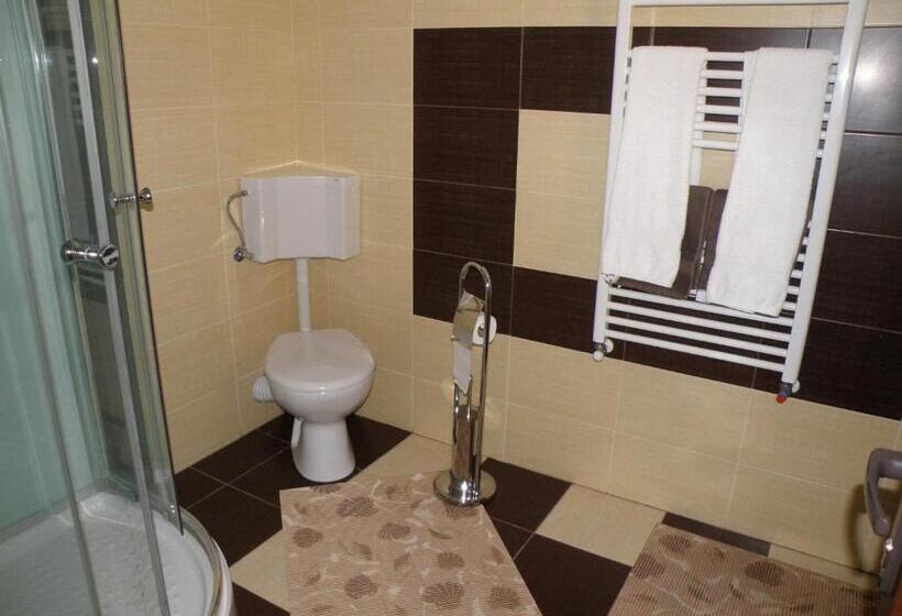 سوئیت 2 خوابه, Pensiunea Neredy