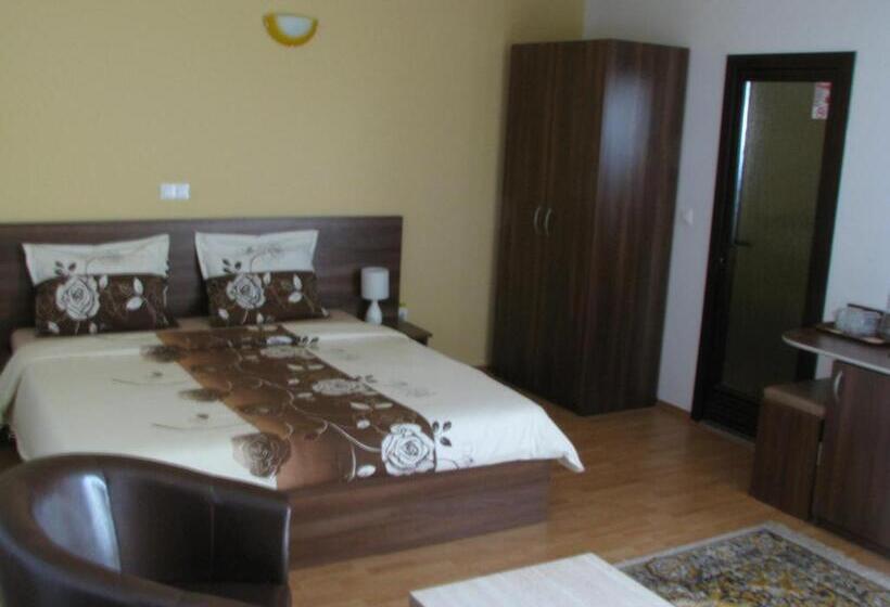 سوئیت 2 خوابه, Pensiunea Neredy