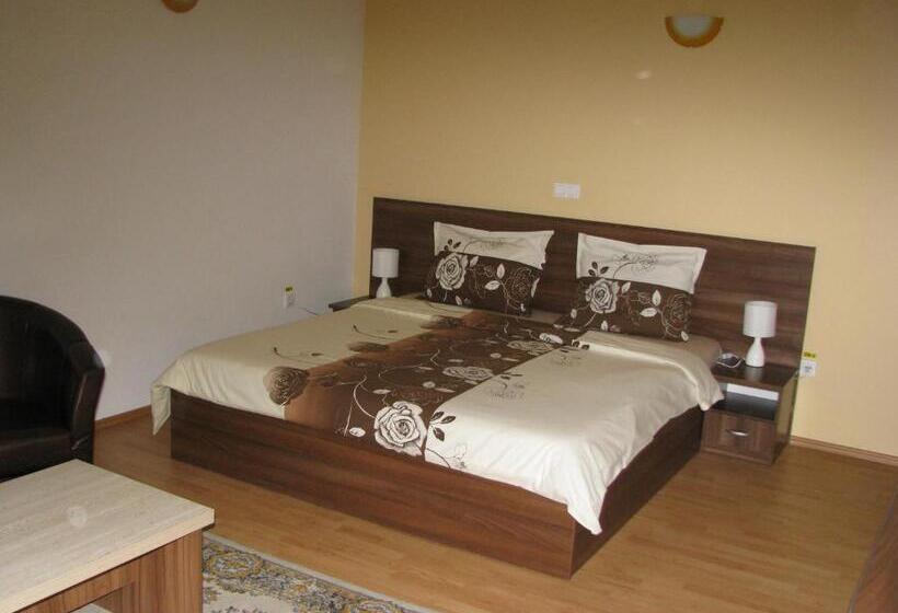 سوئیت 2 خوابه, Pensiunea Neredy