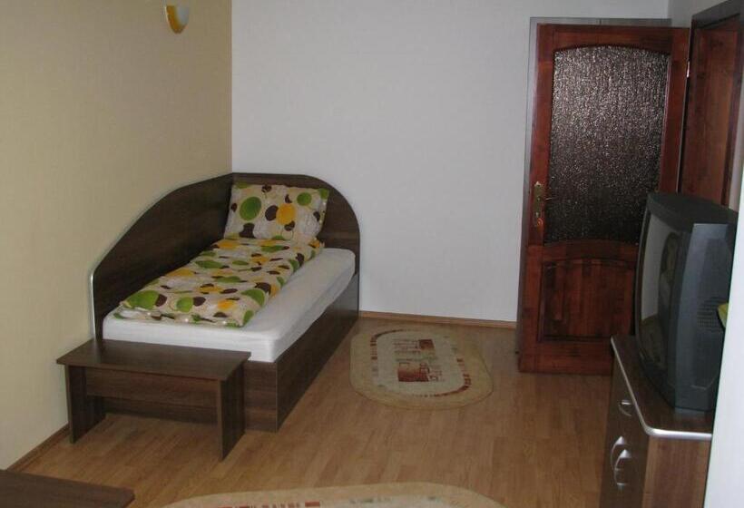 سوئیت 2 خوابه, Pensiunea Neredy