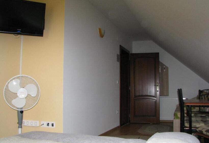 سوئیت پنت هاوس, Pensiunea Neredy