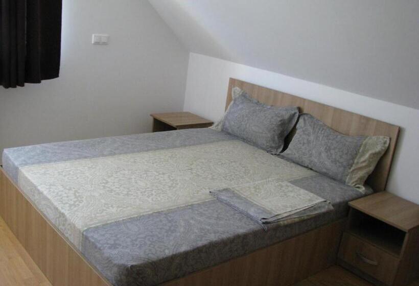 سوئیت پنت هاوس, Pensiunea Neredy