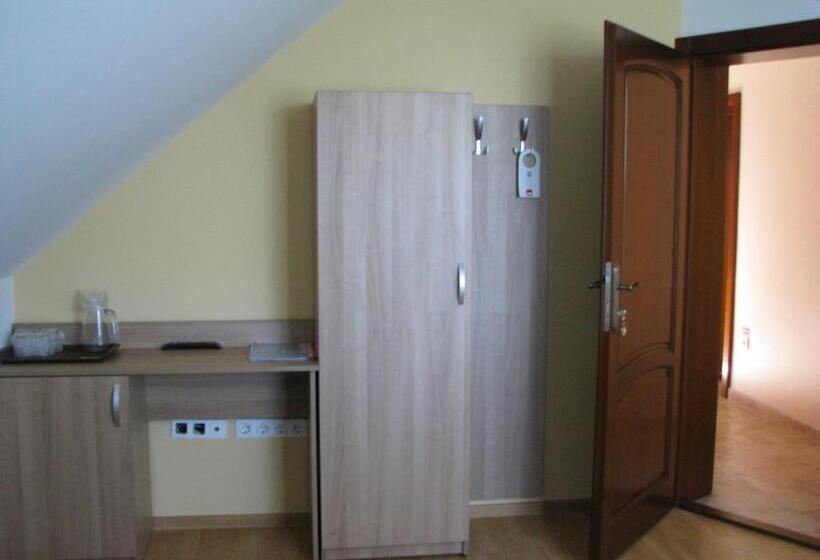 سوئیت پنت هاوس, Pensiunea Neredy