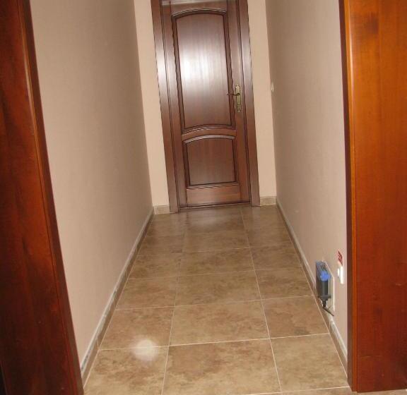 سوئیت پنت هاوس, Pensiunea Neredy