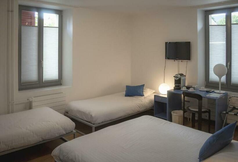 חדר משפחתי, Hôtel Au Boeuf Rouge