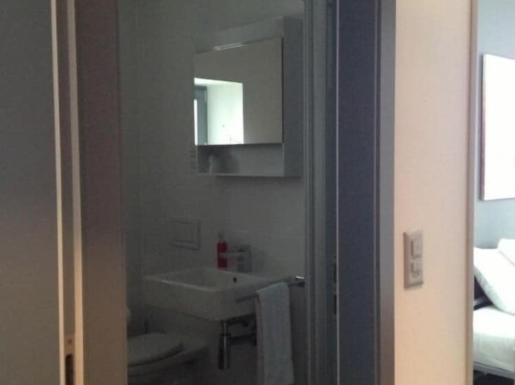 חדר משפחתי, Hôtel Au Boeuf Rouge