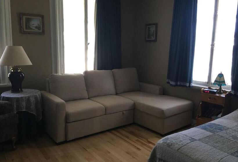 غرفة ديلوكس, Gil Ann