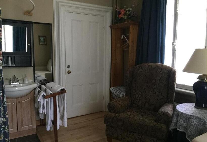 غرفة ديلوكس, Gil Ann