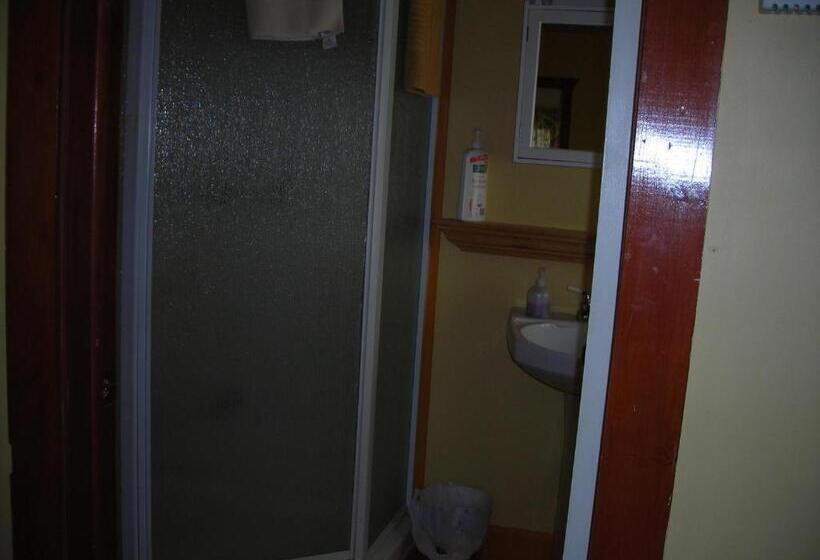 Номер Стандарт, Gîte Des Hauteurs Et Café De La Place