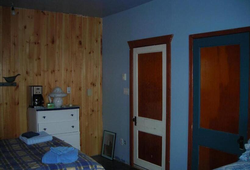 Номер Стандарт, Gîte Des Hauteurs Et Café De La Place