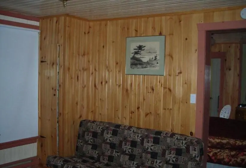 スイート, Gîte Des Hauteurs Et Café De La Place
