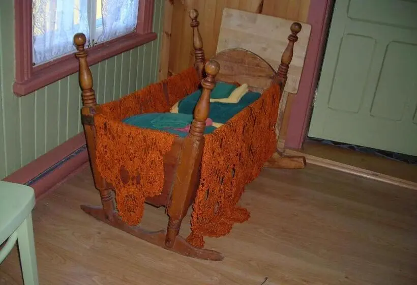 スイート, Gîte Des Hauteurs Et Café De La Place