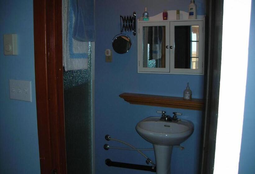 Номер Стандарт, Gîte Des Hauteurs Et Café De La Place