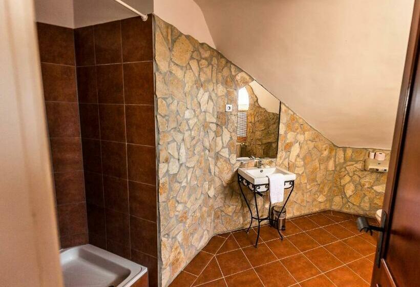 Номер Стандарт, Bástya Panzió és étterem