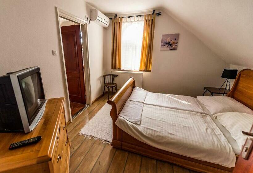 Номер Стандарт, Bástya Panzió és étterem